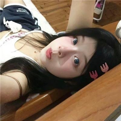 储物柜女孩